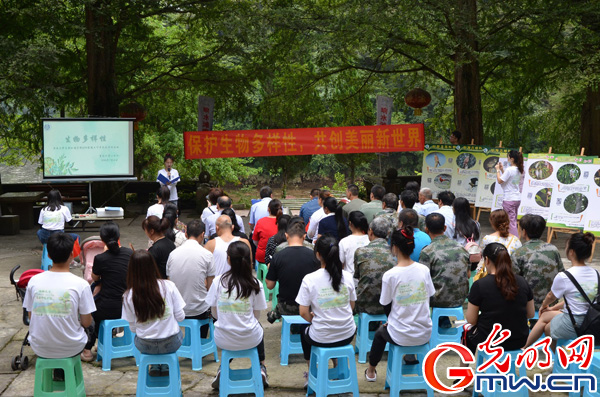 微信圖片_20200723173422.jpg 西南大學(xué)師生助力直播帶貨 江津柿子村2小時獲贊8.4萬