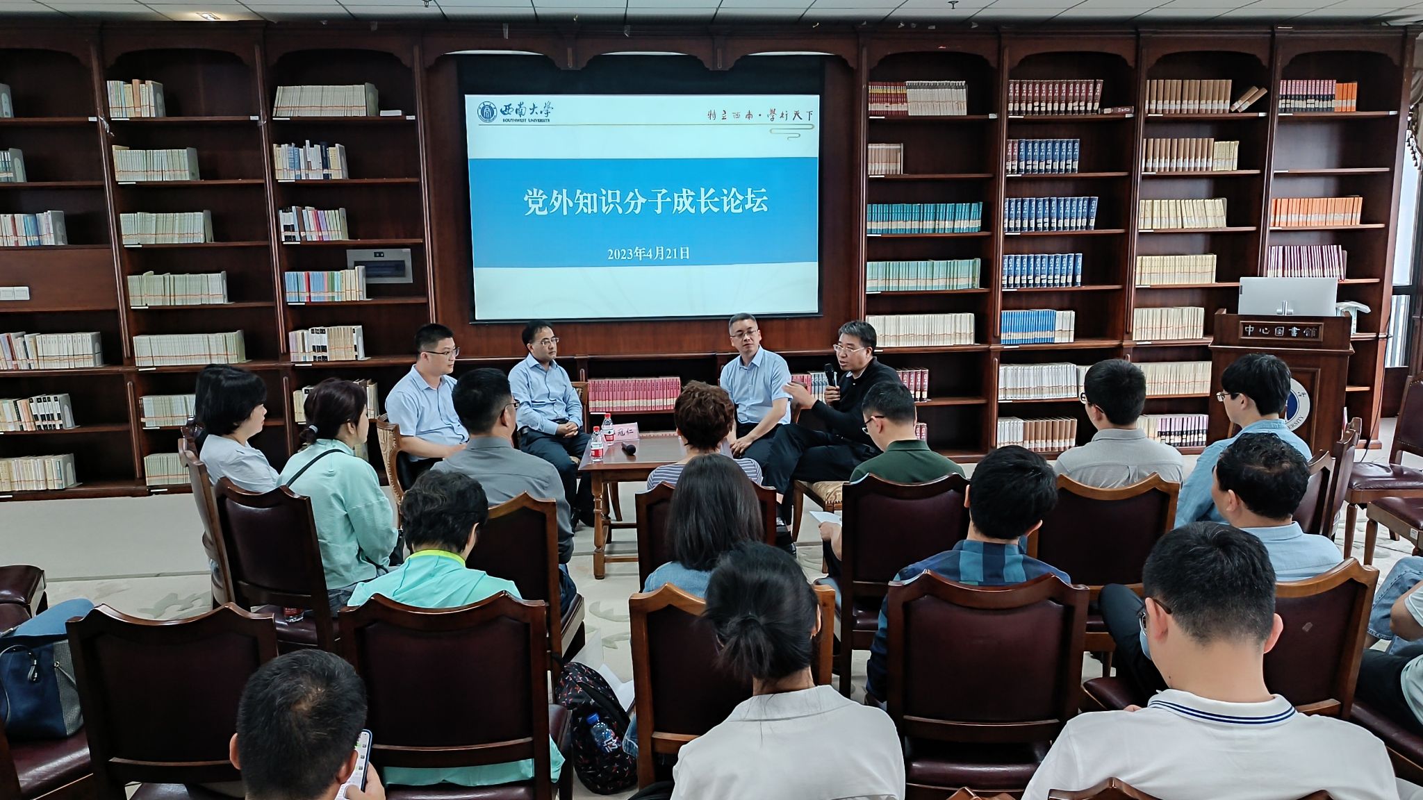 文件名稱:3-2每年舉辦黨外知識分子成長論壇.jpg原圖大小:2.50MB