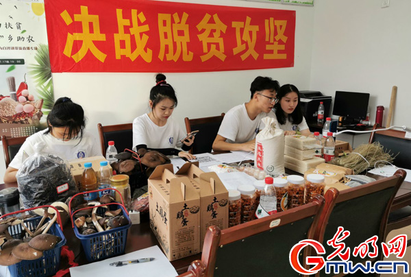 微信圖片_20200723173329.jpg 西南大學(xué)師生助力直播帶貨 江津柿子村2小時獲贊8.4萬